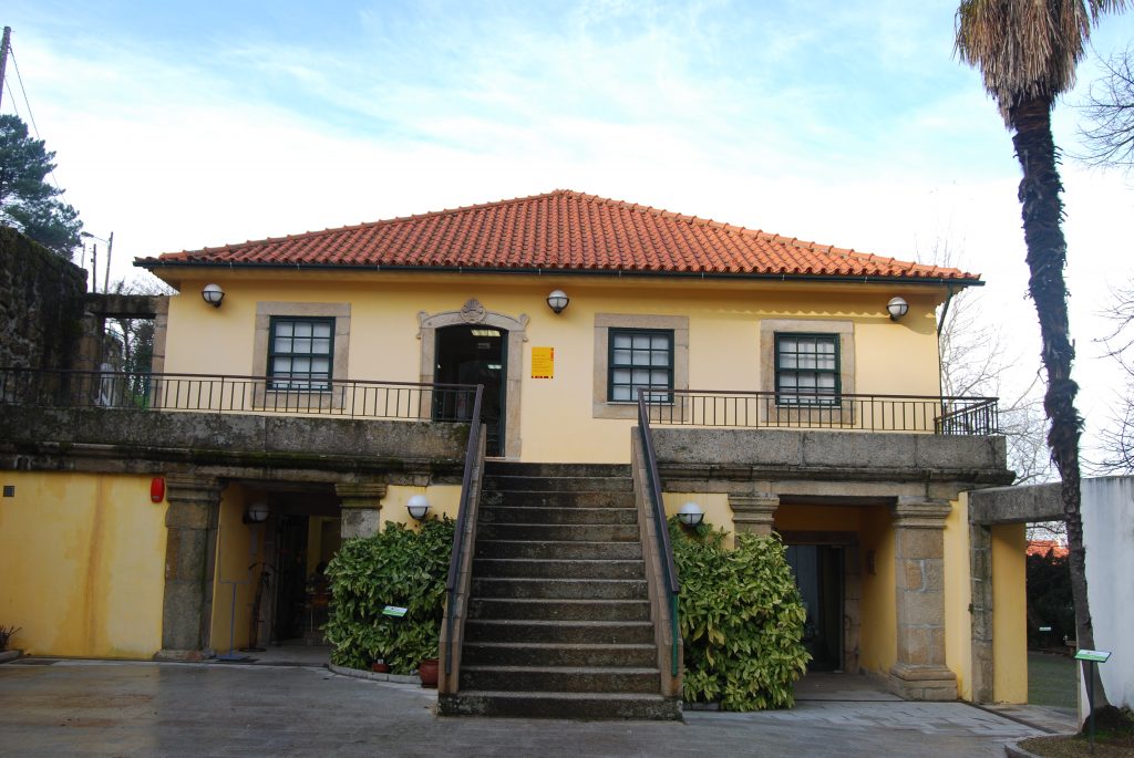 Casa da Cerca de Santa Rita e capela anexa