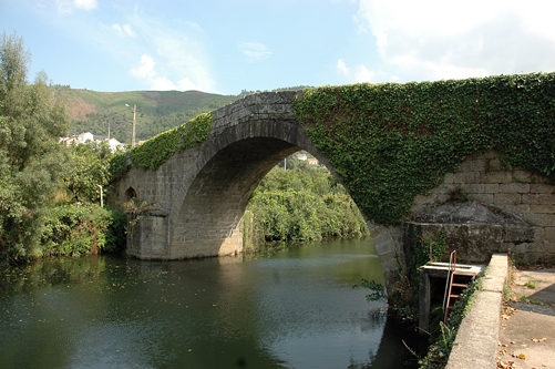 Ponte Medieval – Vila Cova à Coelheira