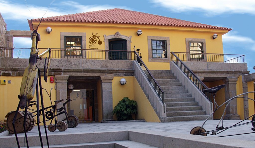 Casa da Cerca de Santa Rita e capela anexa