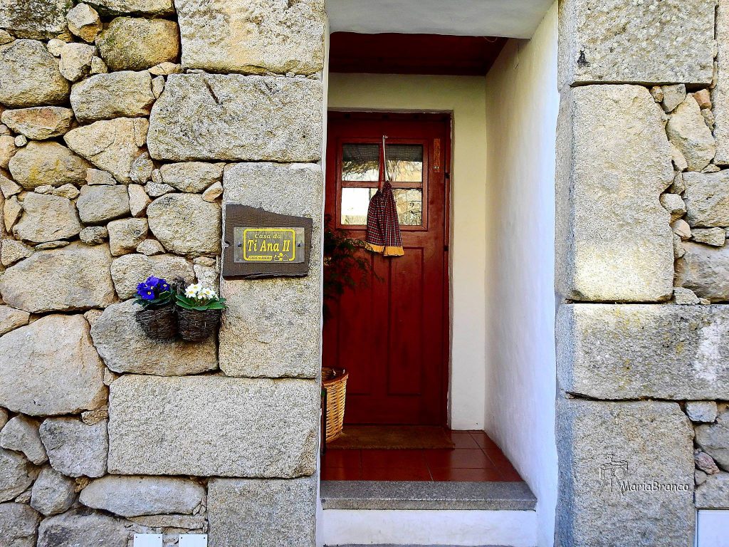 CASAS DA RIBEIRA – Ti Ana